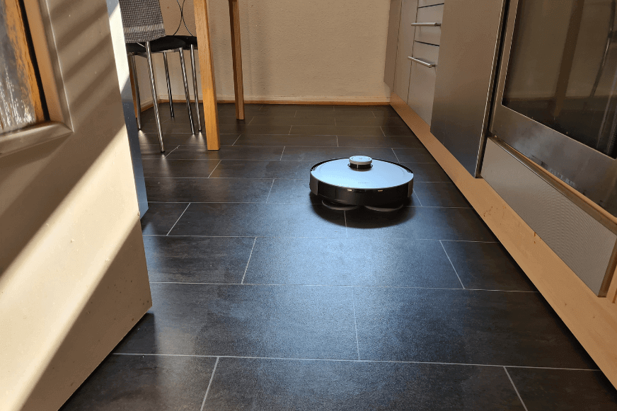 Das Wischergebnis des Ecovacs Deebot X1 Turbo ist zu sehen